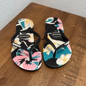 Havaianas Women's Floral Sandals - Black, Pink, and Yellow